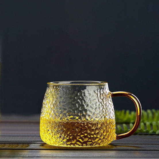 Mengapa kita membutuhkan gelas wine transparan saat minum?