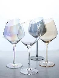 Gelas minuman keras impor, gelas sampanye dan anggur merah yang populer