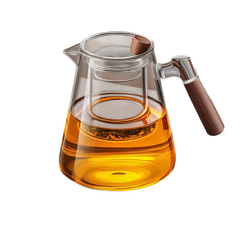 Cangkir teh dan ketel dengan filter dan pemisah air